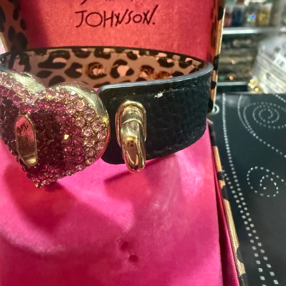 Betsy Johnson bracelet ; Black and Pink Heart Embellished rhinestones. - Picture 2 of 4